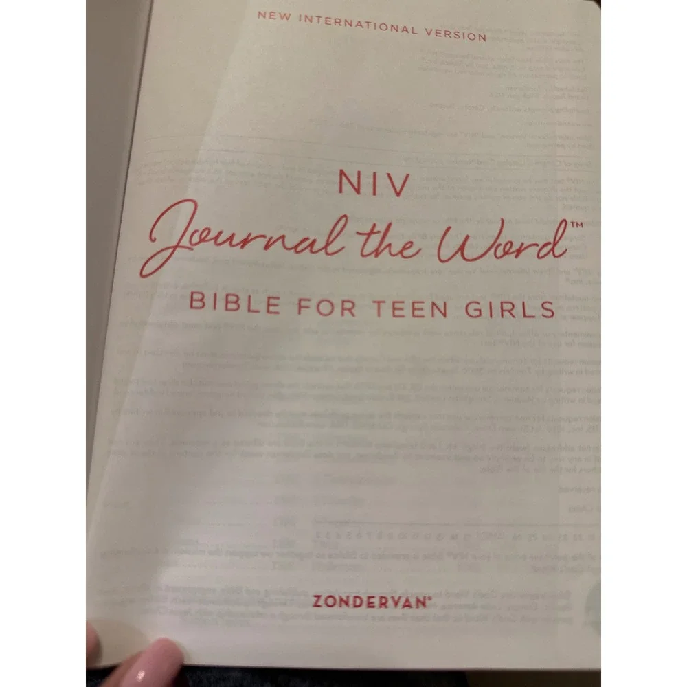 NIV Journal The World‎ Bible For Teen Girls Leatherbound Floral 2017 Zondervan